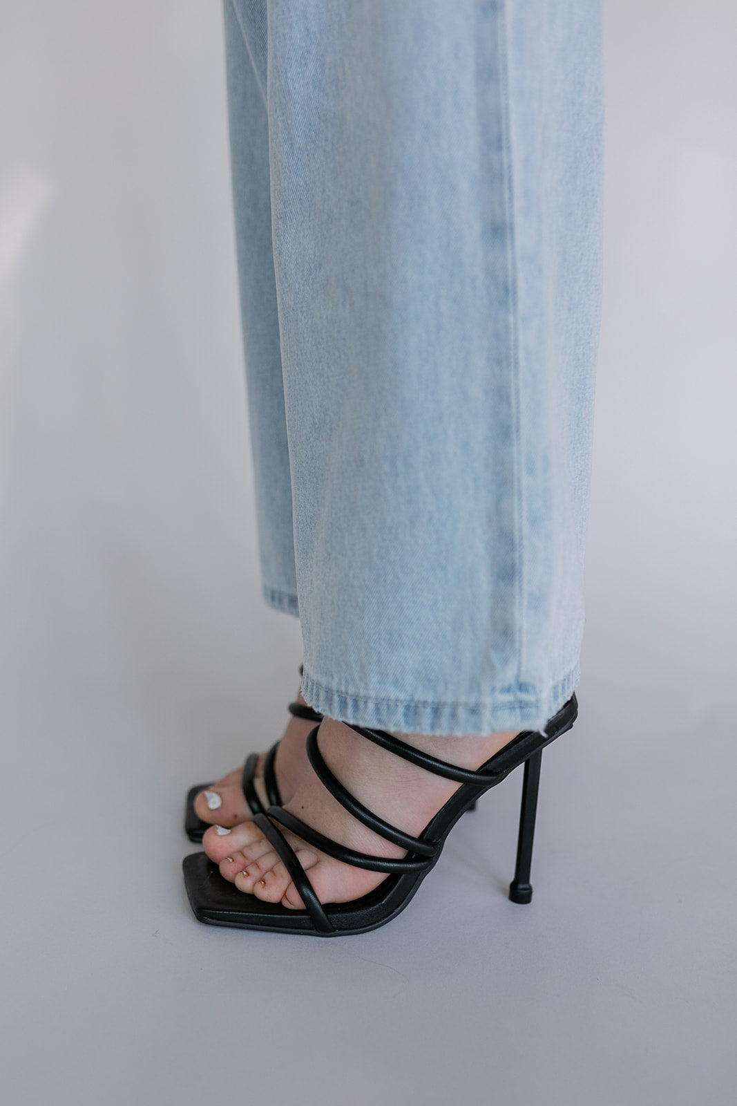 BLACK HEELS