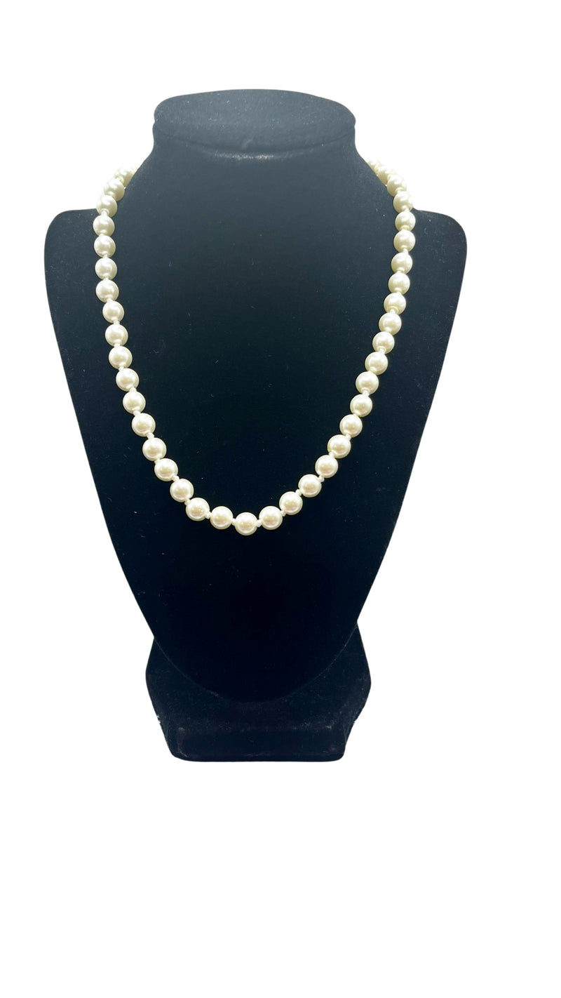 PEARL NECKLACE GOLD CLOSURE